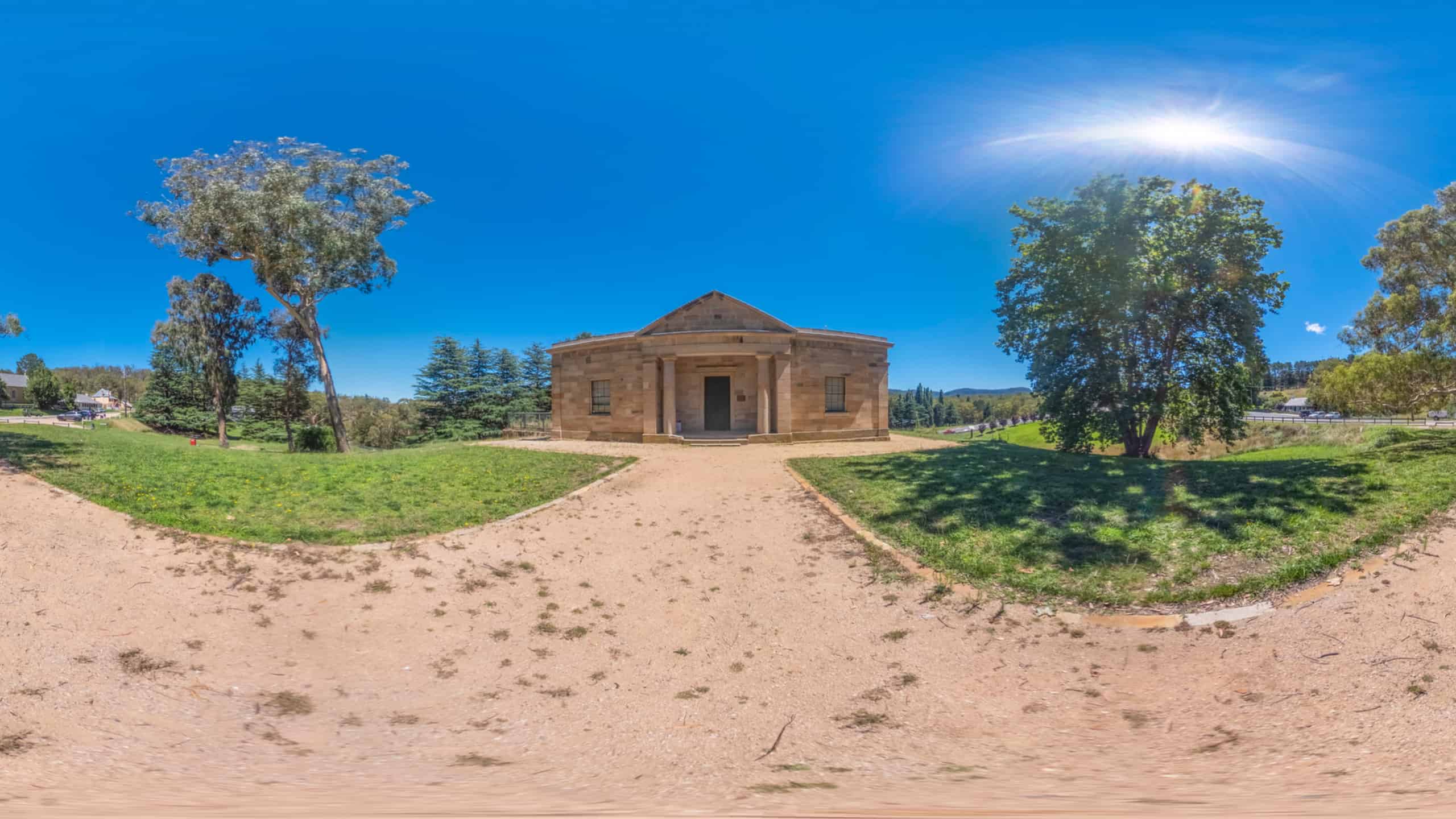 What are some popular platforms for showcasing 360 photography?