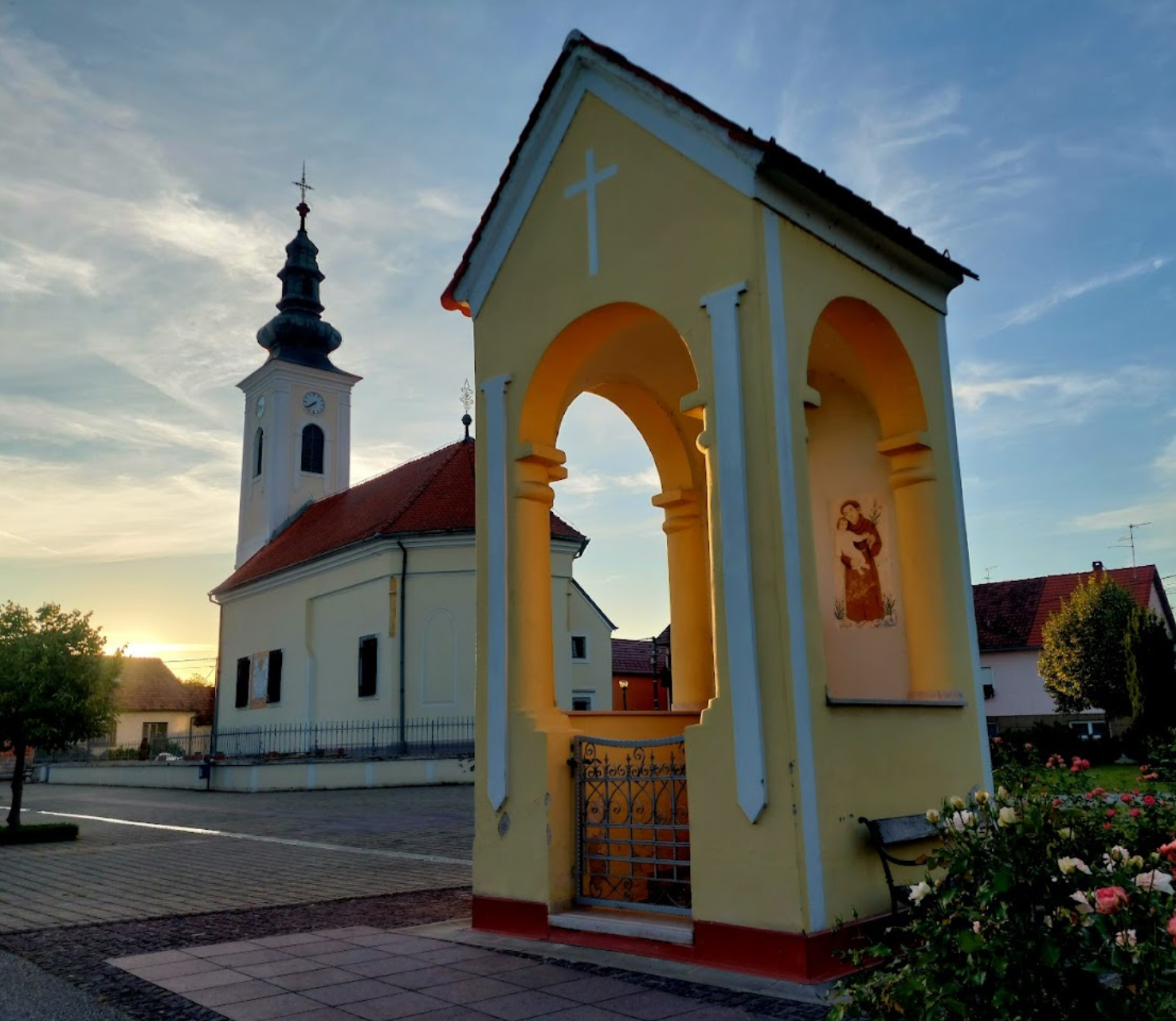 Cirkovljan - Drávaegyház - Poklonac Pieta - Szenvedő Anya, Pietà nyitott kápolnában