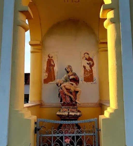 Cirkovljan - Drávaegyház - Poklonac Pieta - Szenvedő Anya, Pietà nyitott kápolnában