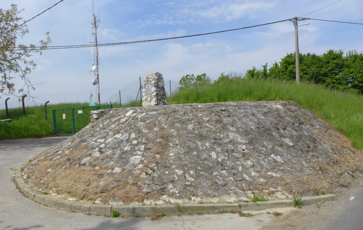 Dragoslavec - Kedveshegy - Mohokos (344,4 m) - Kameno obilježje najviše točke nadmorske visine u Međimurju - a Muraköz legmagasabb pontja