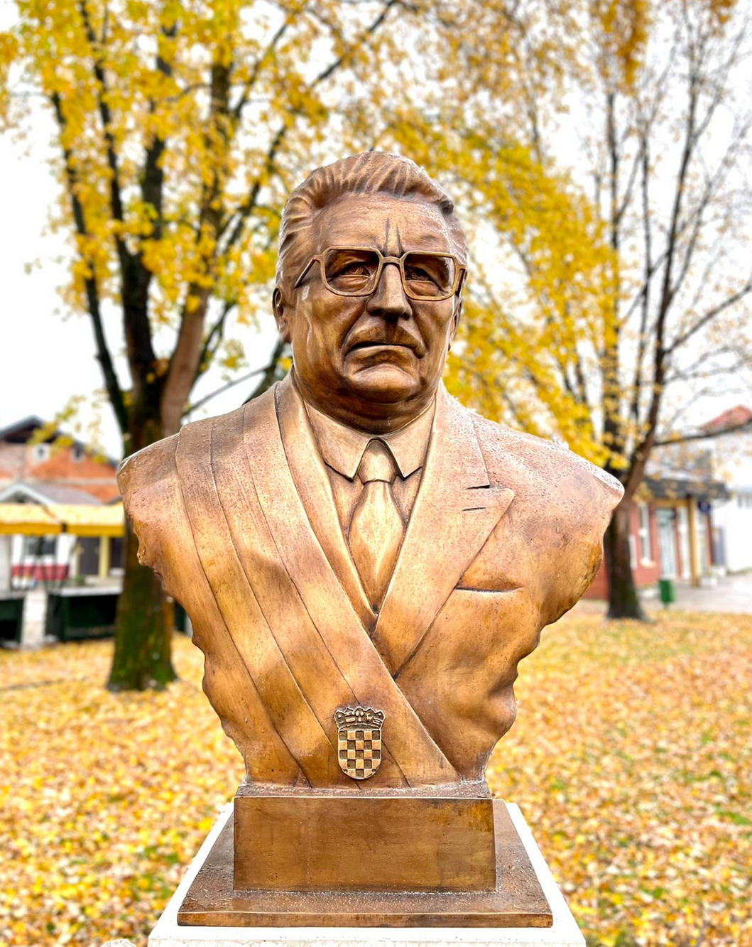Mursko Središće - Muraszerdahely - Skulptura Dr. Franjo Tuđman - Dr. Franjo Tuđman mellszobra