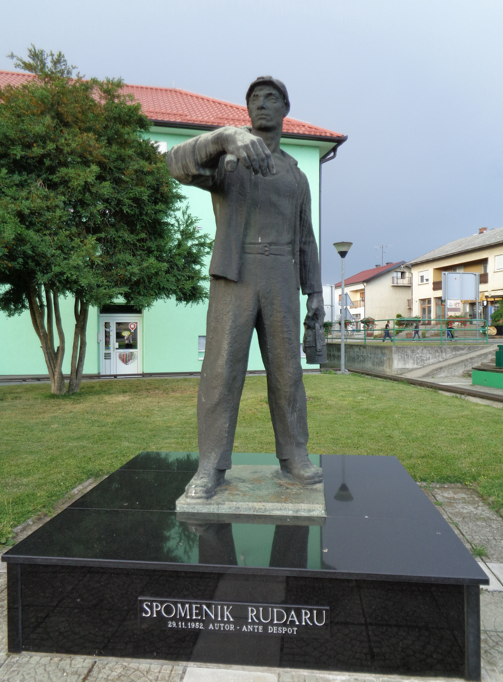 Mursko Središće - Muraszerdahely - Spomenik Rudaru - bányász-emlékmű, teljes alakú bányász-szobor