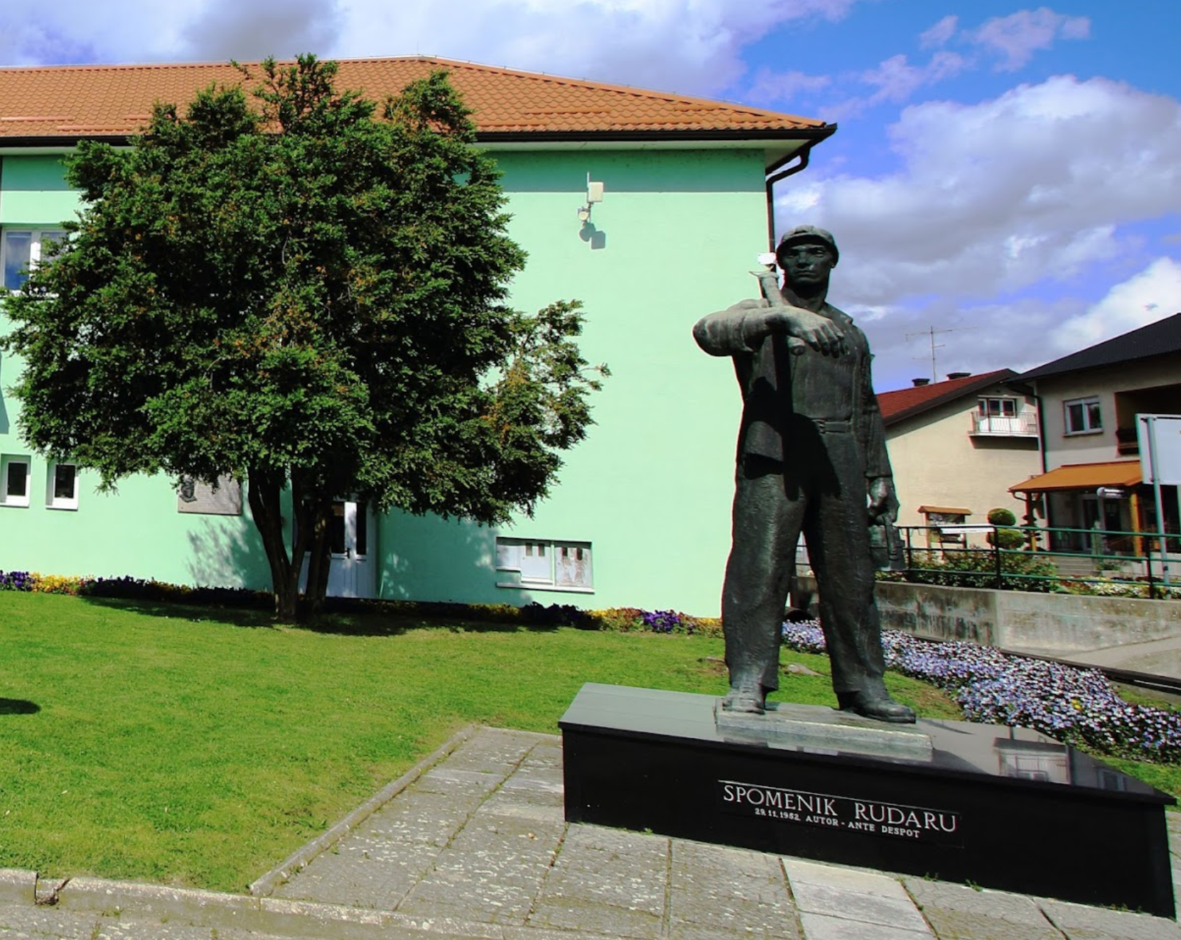 Mursko Središće - Muraszerdahely - Spomenik Rudaru - bányász-emlékmű, teljes alakú bányász-szobor