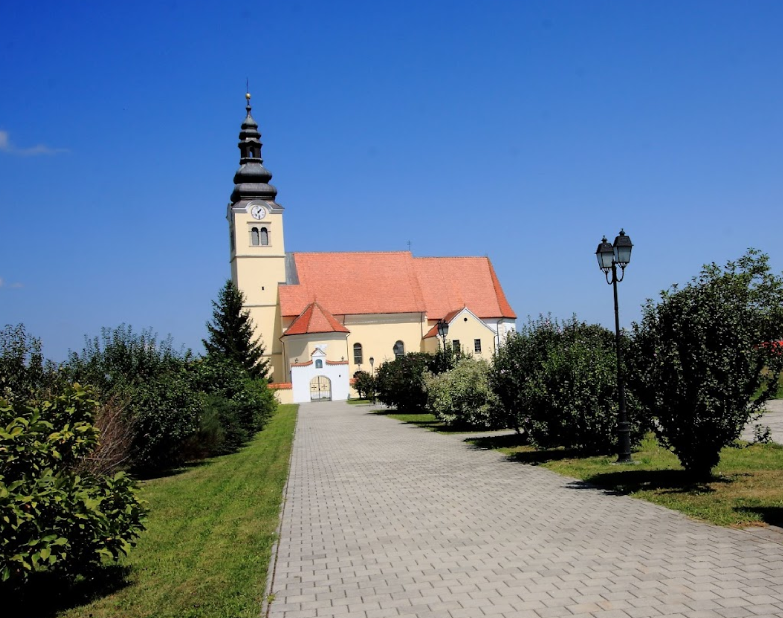 Nedelišće - Drávavásárhely - Župna crkva Presvetog Trojstva - Szentháromság-plébániatemplom