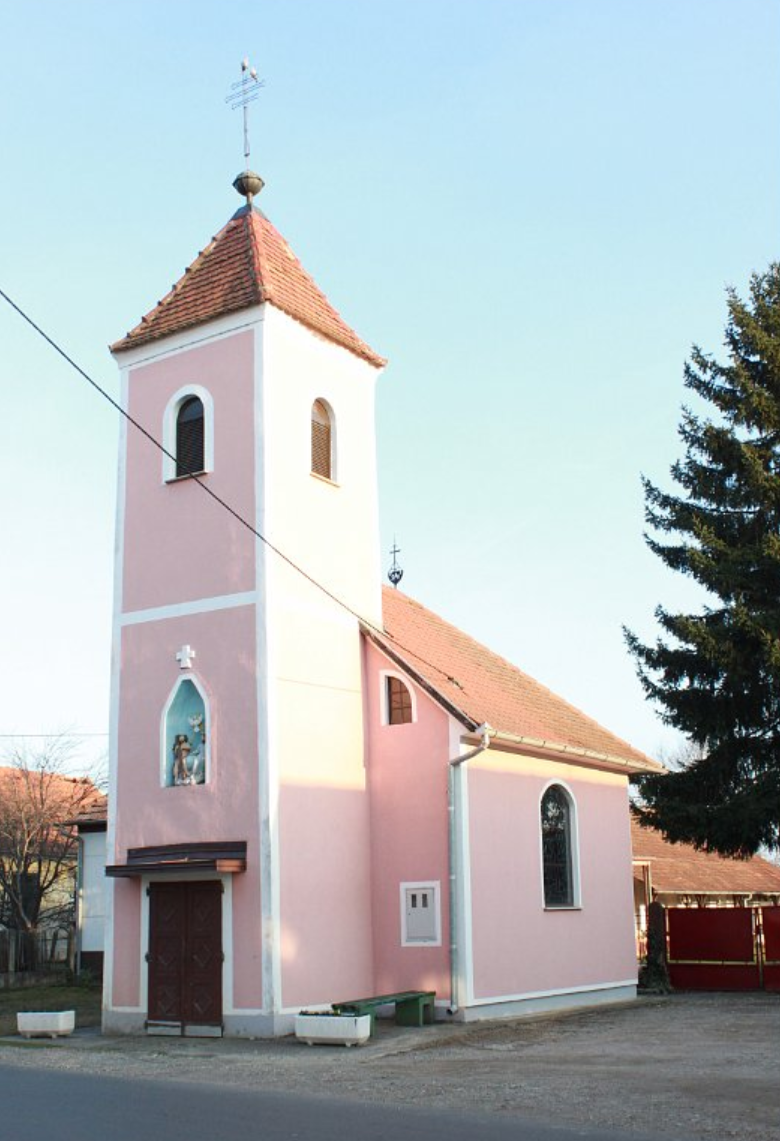 Palinovec - Alsópálfa - Kapela Presvetog Trojstva - Szentháromság-kápolna, homlokzati fülkében Szentháromság-szobor