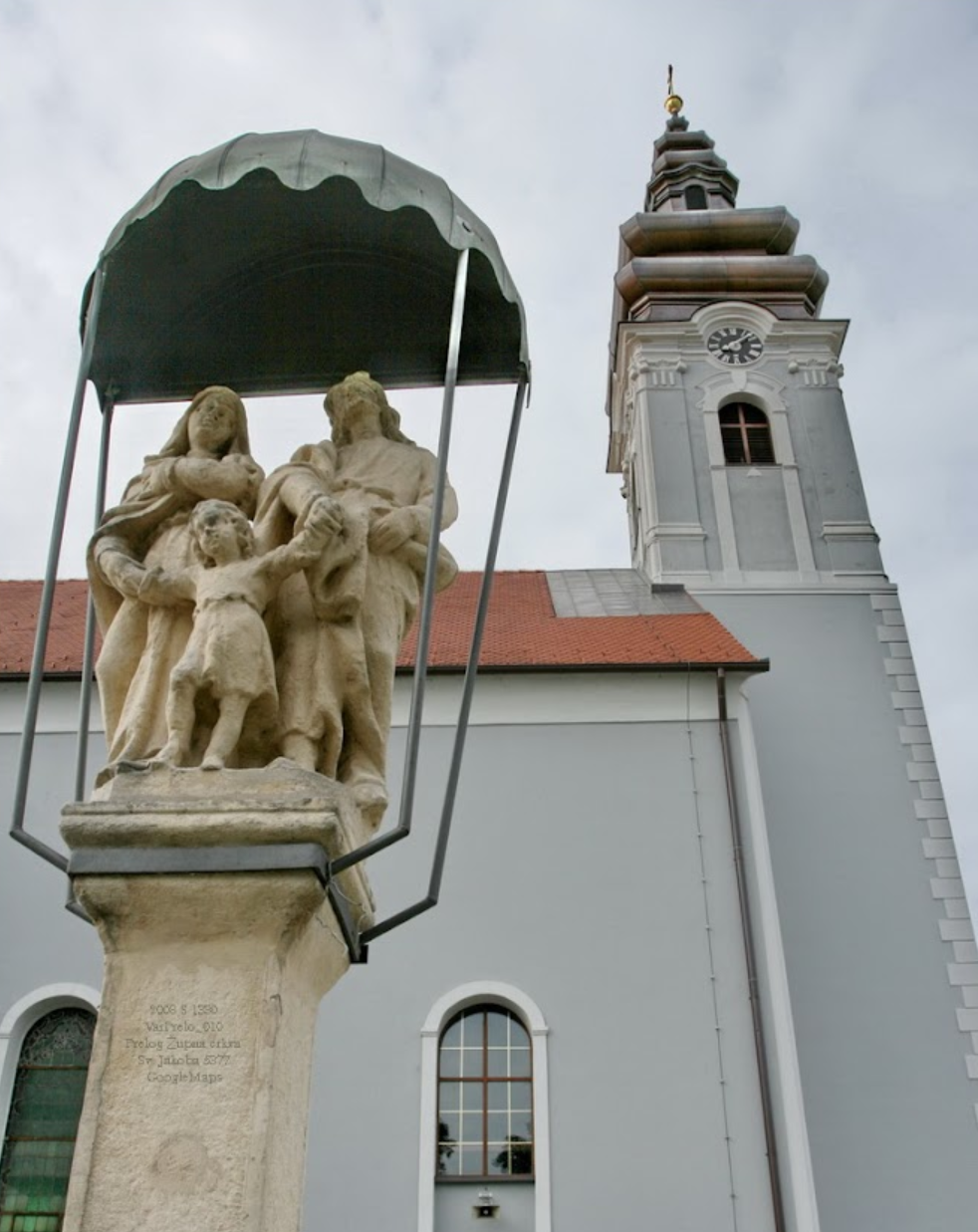 Prelog - Perlak - Kip sv. sv. obitelji - Szent Család-szobor a templomkertben