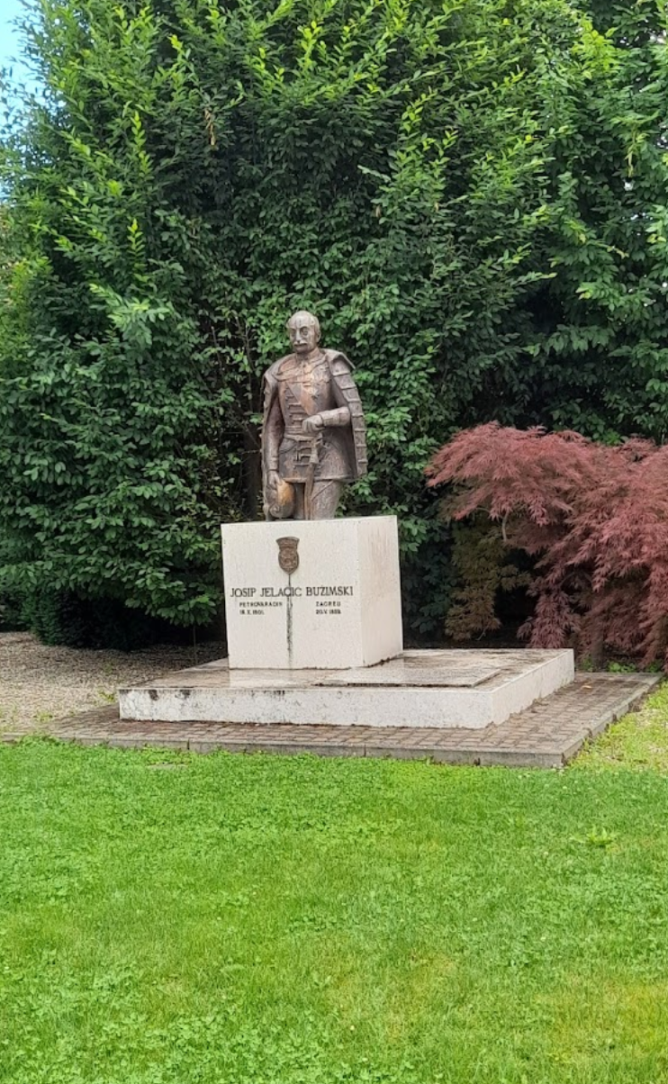 Prelog - Perlak - Spomenik Josipa Jelačića - Jellasics József-mellszobor a templomkertben