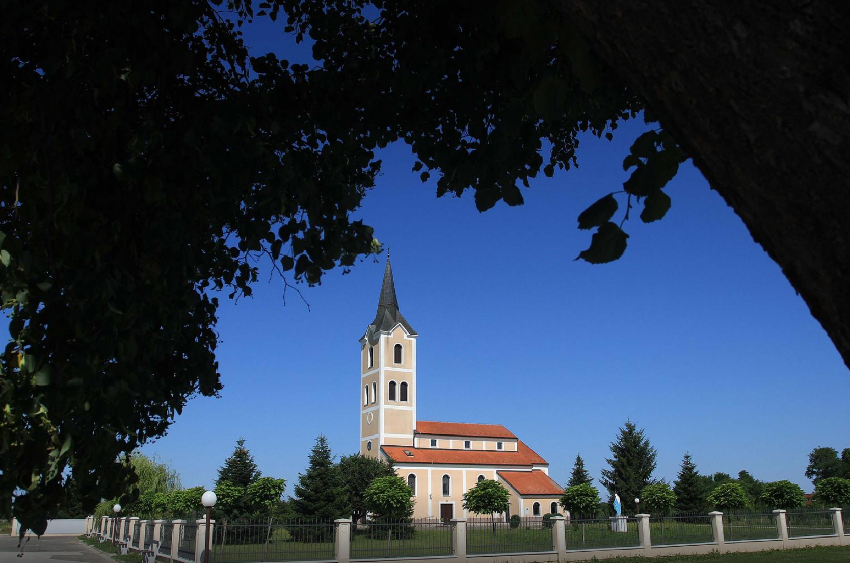 Pušćine - Pusztafa - Crkva Uznesenja Blažene Djevice Marije (BDM) - Nagyboldogasszony/Mária mennybemenetele-templom