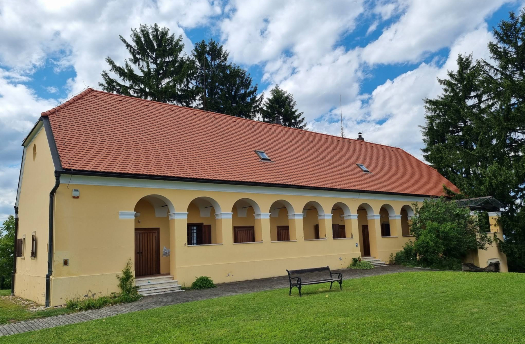 Robadje - Robádihegy - Majur Tkalec - Tkalec-kastély