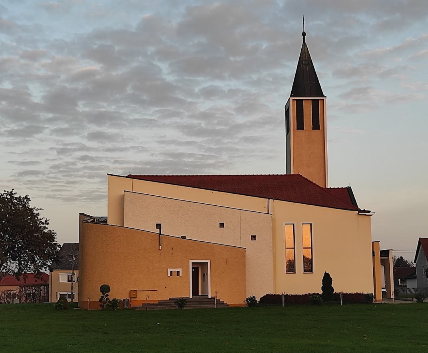 Savska Ves - Százkő - Crkva Blažene Djevice Marije Kraljice - Boldogságos Szűz Mária Királynő-templom