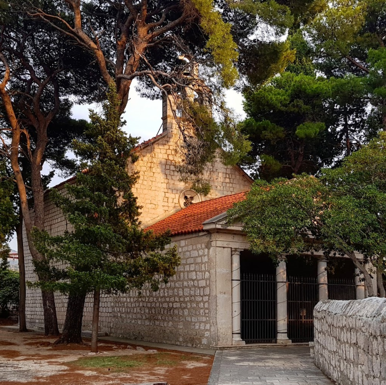 Dubrovnik - Crkva sv. Stjepana prvomučenika s grobljem - Szent István, az első vértanú-plébániatemplom