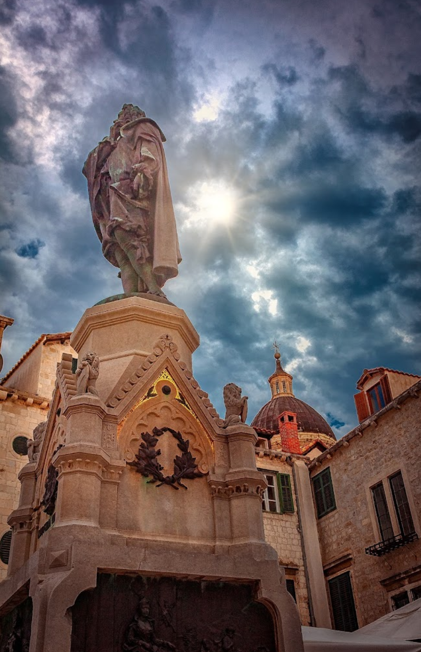 Dubrovnik - Spomenik Ivan Gunduliću - Ivan Gundulić-emlékmű, teljesalakos szobor