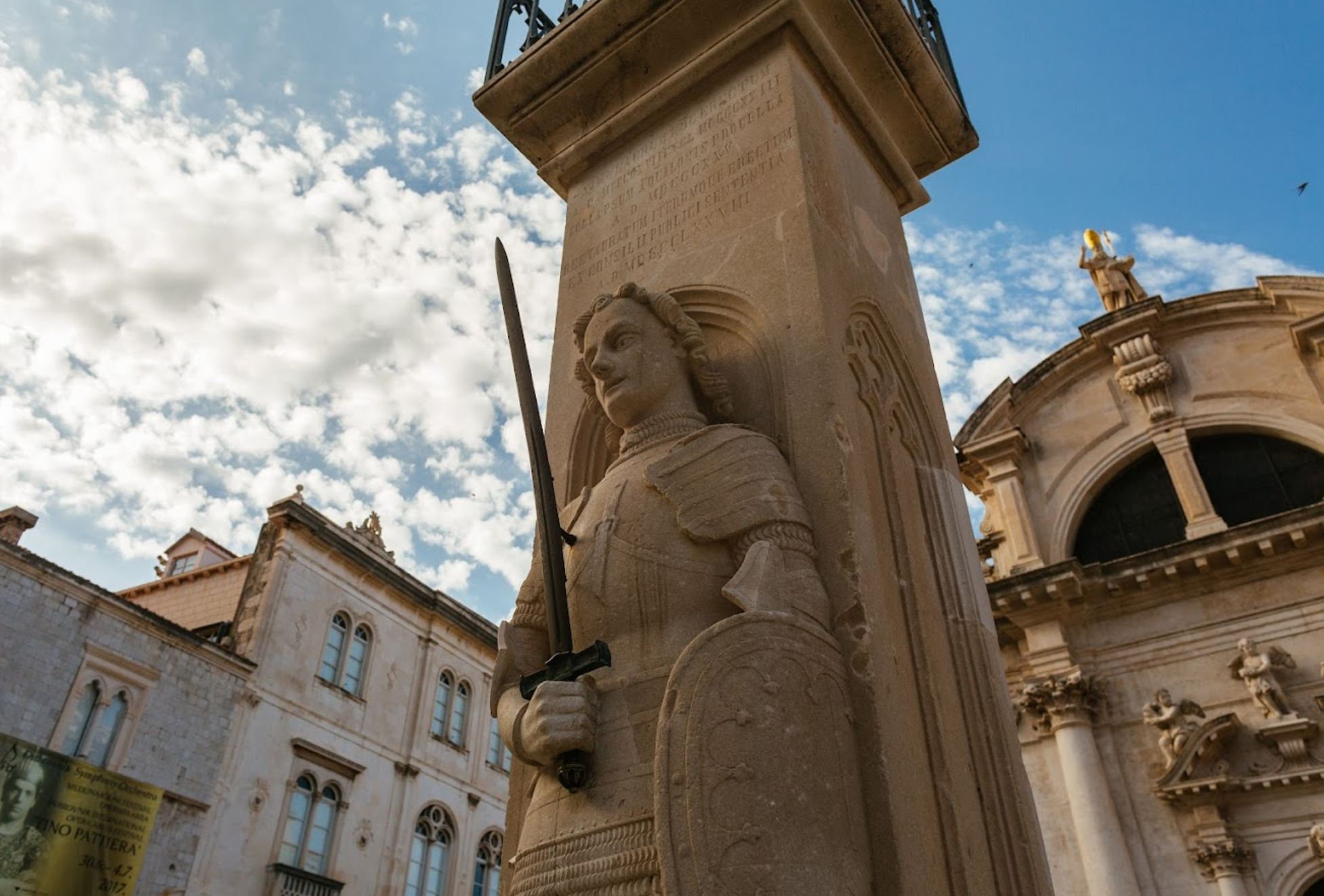 Dubrovnik - Orlandov stup - Orlandó-oszlop, Orlando Furiosó vitéz fémkarddal, kőoszlop