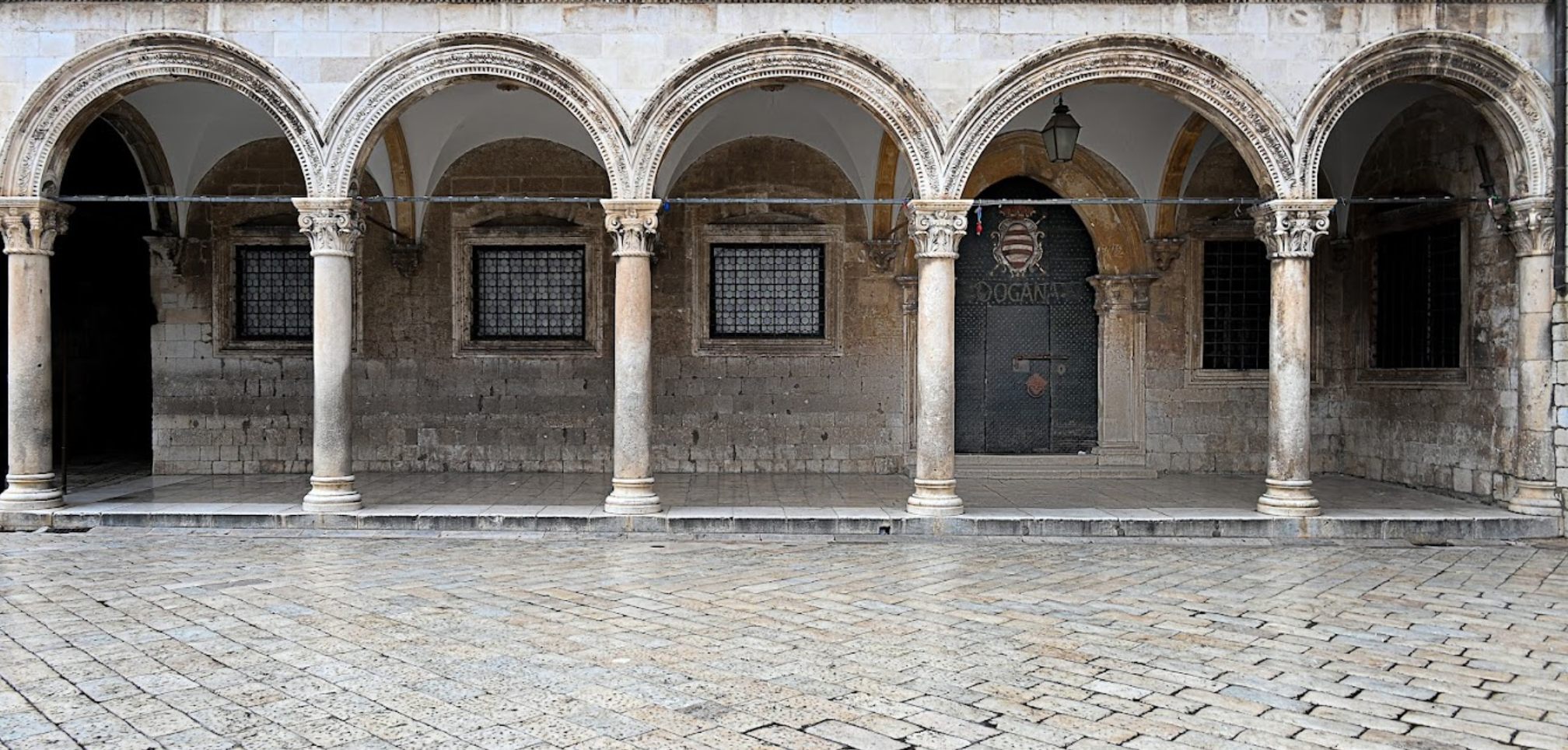 Dubrovnik - Palača i arkada Sponza, Divona - Sponza palota és árkádsor