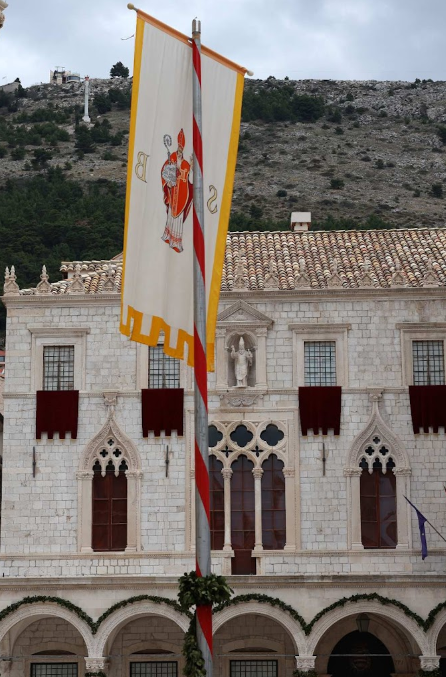 Dubrovnik - Palača i arkada Sponza, Divona - Sponza palota és árkádsor