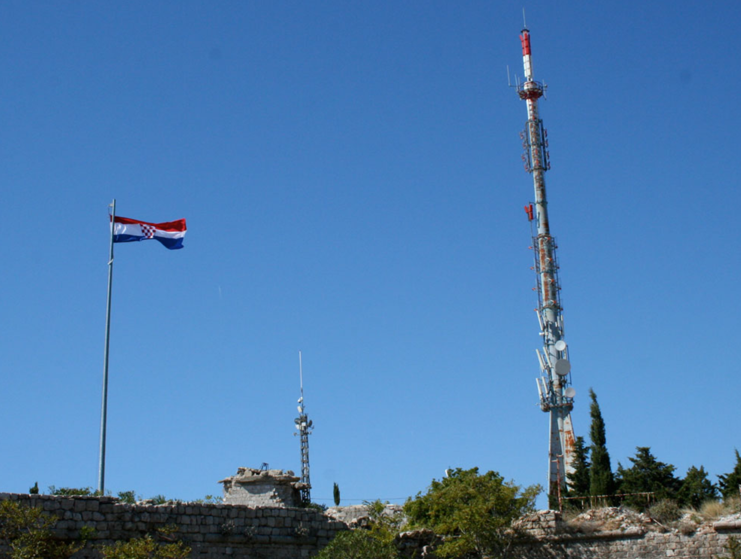 Dubrovnik - Odašiljač na Srđu (412 m) - TV/URH gerincadó állomás az Srđ-hegyen