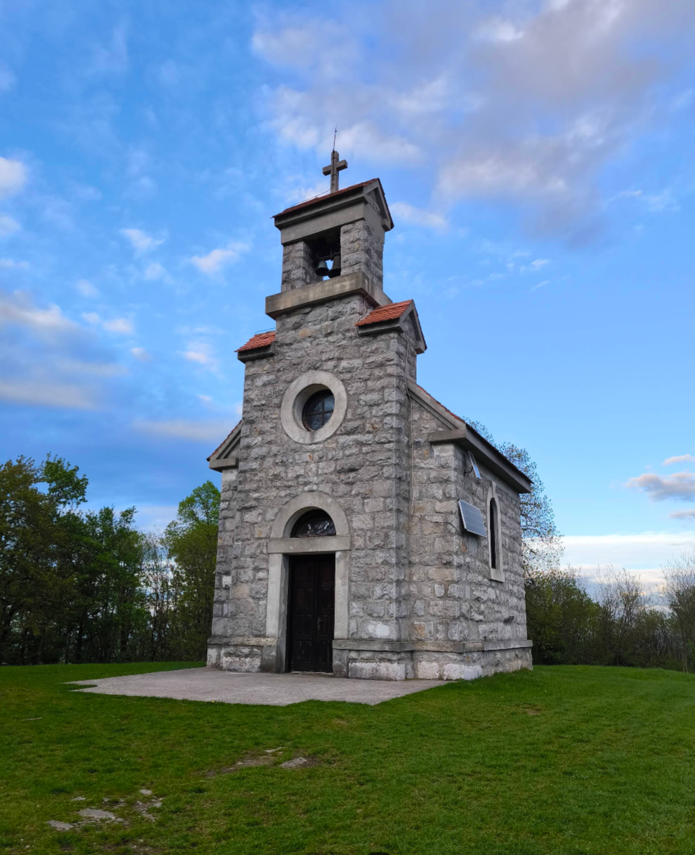 Gornji Velemerić - Kapela/Crkvica svetog Martina na vrhu Martinšćaka - Szent Márton-kápolna a Martinšćak-hegyen (345 m)