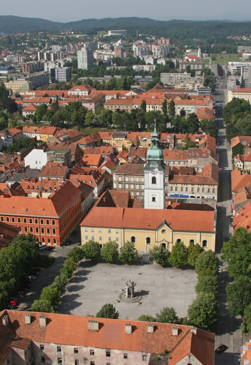 Karlovačka - Károlyváros - Župna crkva Presvetog Trojstva i Franjevački samostan - Szentháromság-plébániatemplom és ferences kolostor