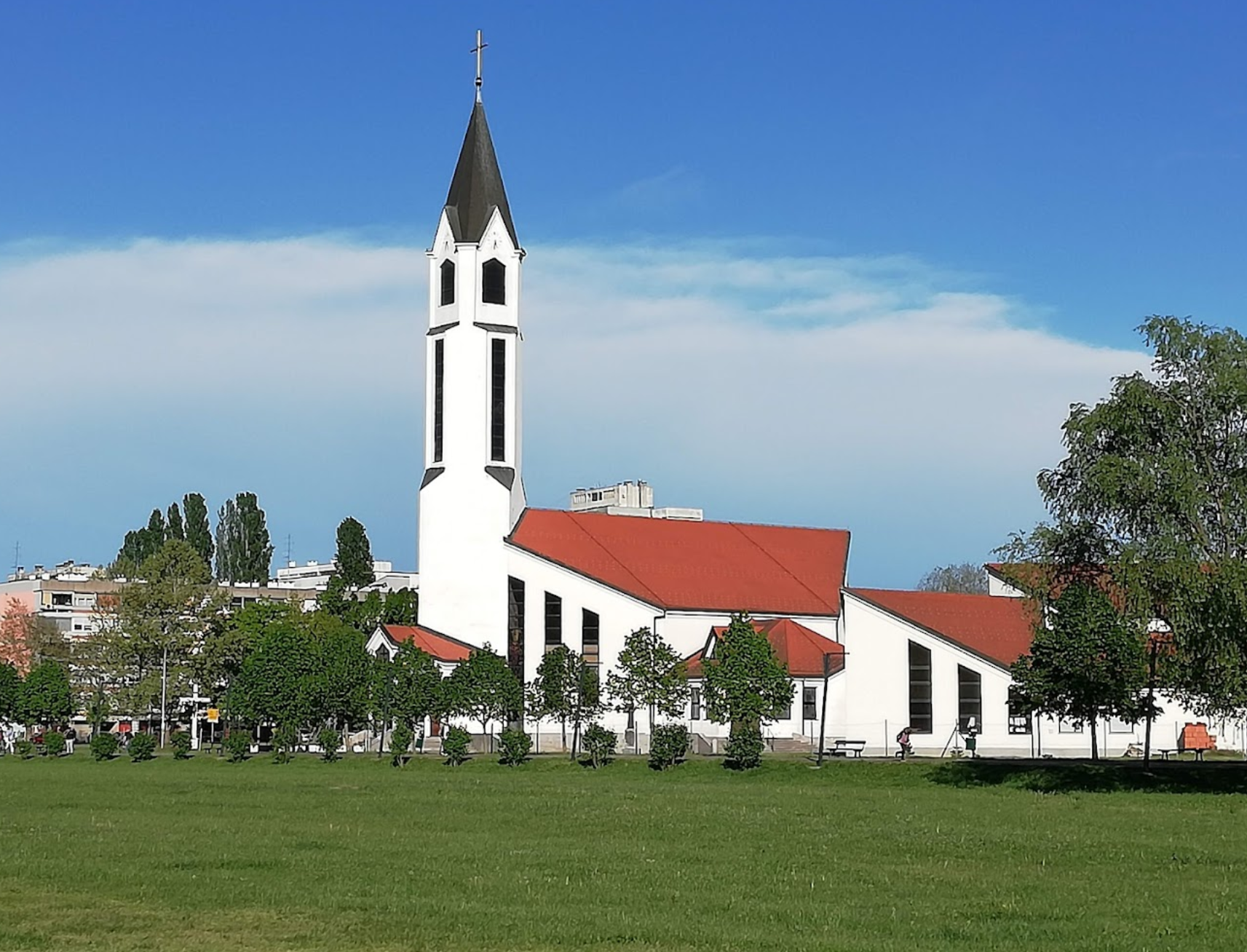 Karlovačka - Károlyváros - Župna crkva Presvetog Srca Isusova - Jézus Szíve-plébániatemplom