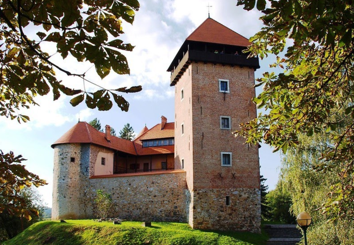 Karlovačka - Károlyváros - Dvorac/Stari grad Dubovac - Dobóc vára