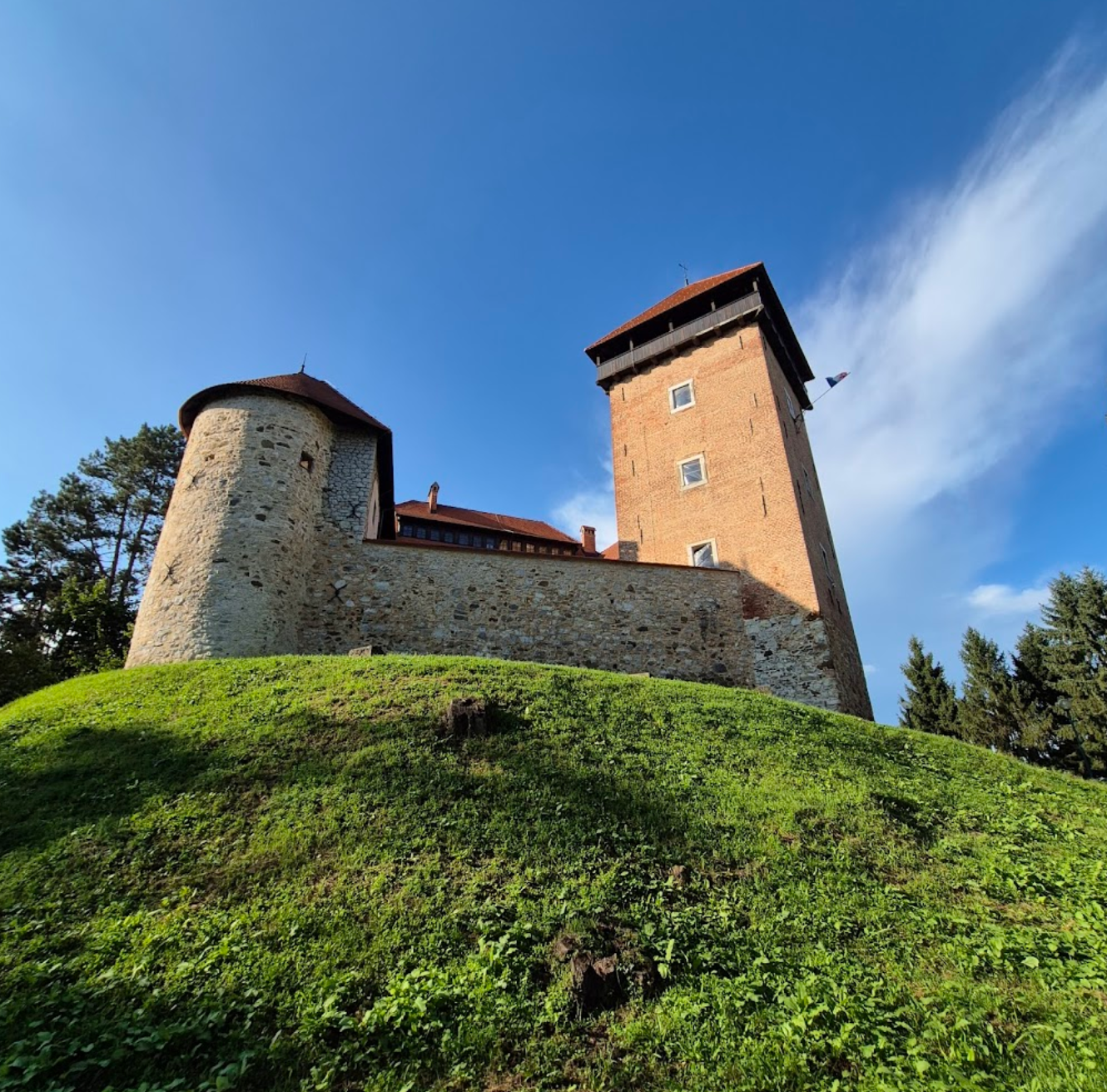 Karlovačka - Károlyváros - Dvorac/Stari grad Dubovac - Dobóc vára