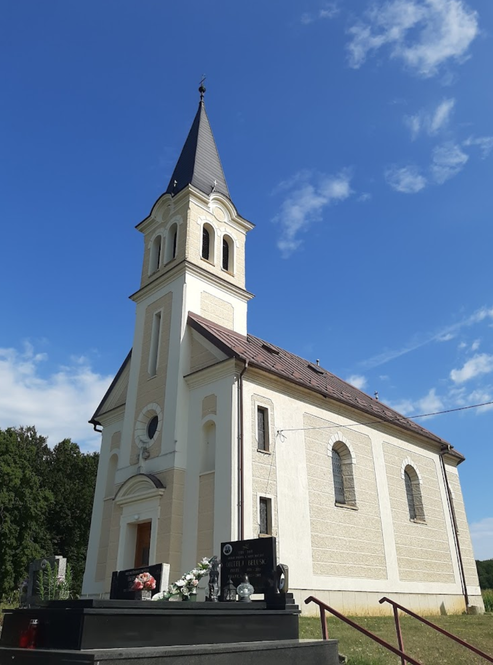 Donja Velika - Kapela Uznesenja Blažene Djevice Marije na groblju - Szűz Mária Mennybemenetele-kápolna a temetőben