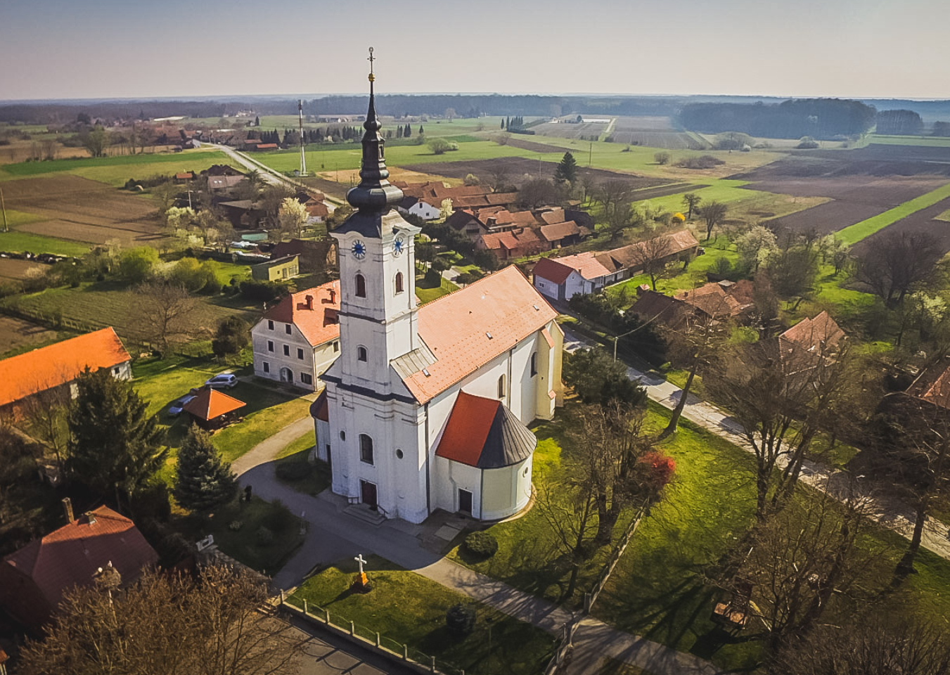 Kloštar Podravski - Gorbonok - Župna crkva svetog Benedikta opata i Žalosne Gospe - Szent Benedek apát és Fájdalmas Szűzanya-plébániatemplom
