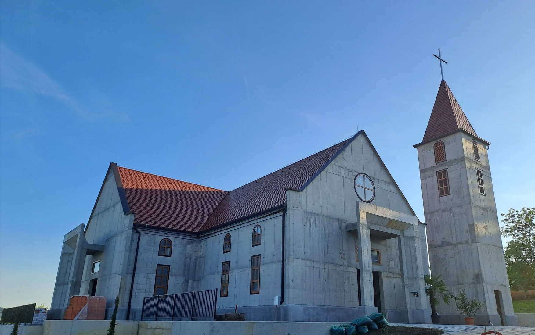 Koprivnica - Kapronca - Župna crkva sv. Leopolda Bogdana Mandića - Bogdan Mandić Szent Lipót-plébániatemplom