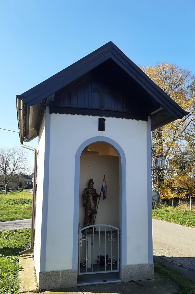 Molve Grede - Kapela sv. Florijana - Szent Flórián-kápolna, benne Szent Flórián-szobor/kőfeszület