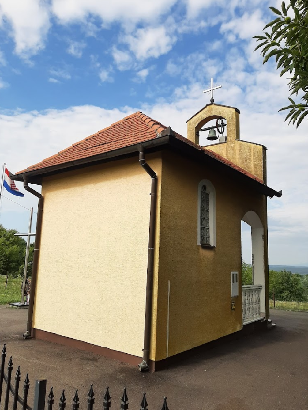 Peščenik - Kapela Svetog Ilije u vinogradima iznad - Szent Illés-kápolna a szőlőhegyen