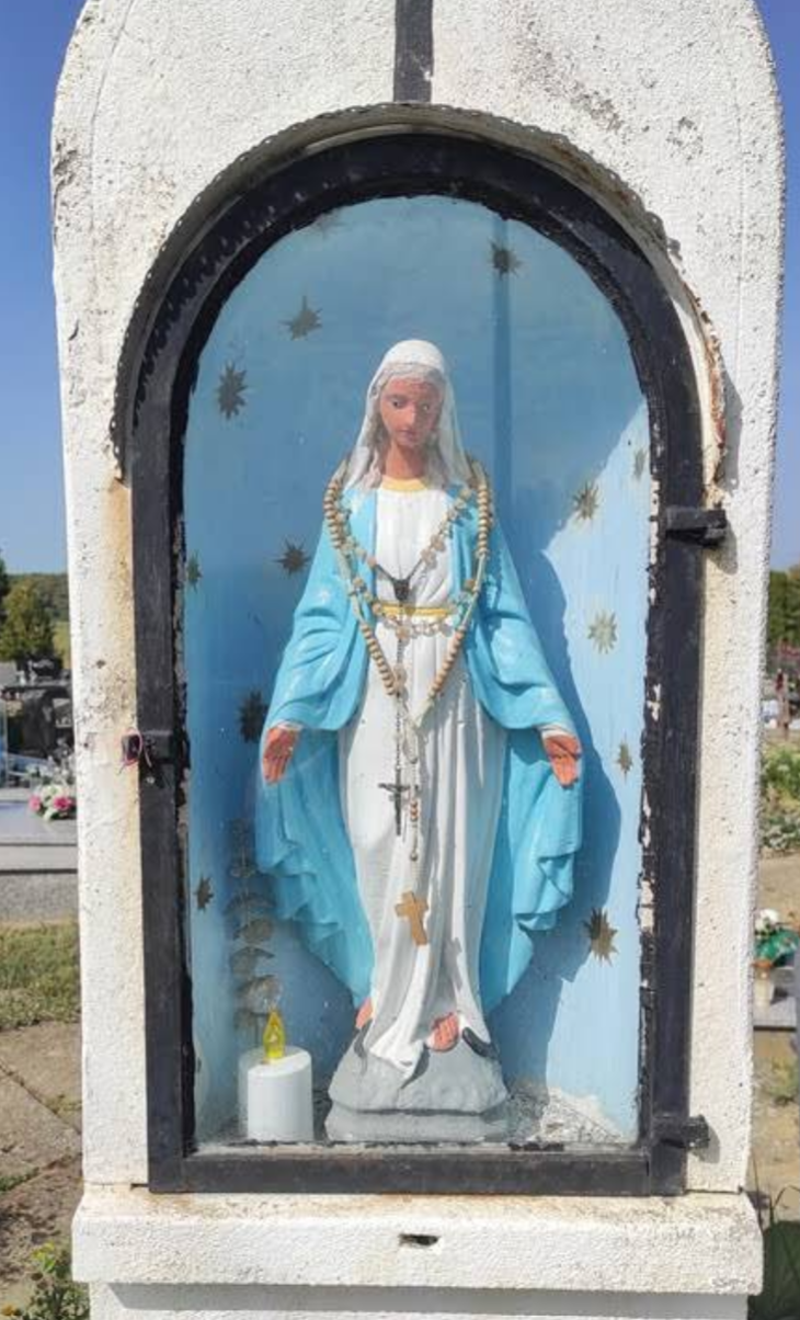 Poljana Križevačka - Poklonac - Szűz-Mária-szobor fülkében a temetőben