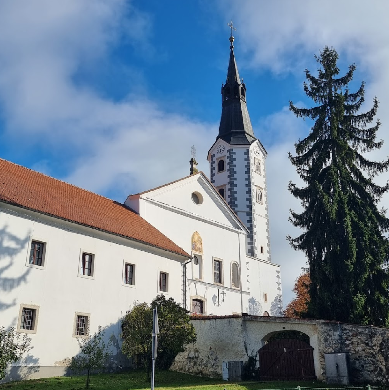 Klanjec - Franjevački samostan i crkva Navještenja Blažene Djevice Marije - Szűz Mária bemutatása plébániatemplom és ferences kolostor
