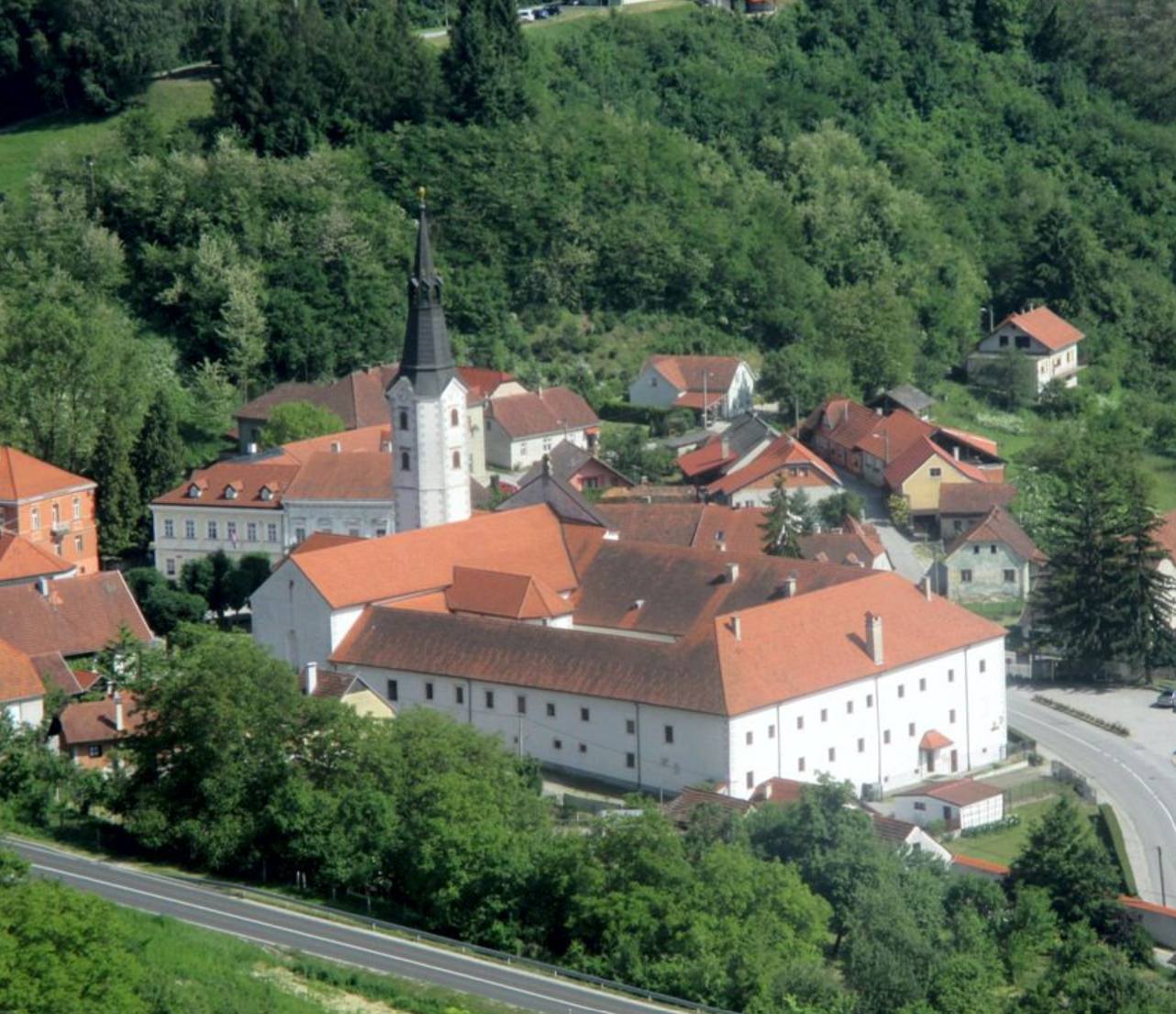 Klanjec - Franjevački samostan i crkva Navještenja Blažene Djevice Marije - Szűz Mária bemutatása plébániatemplom és ferences kolostor