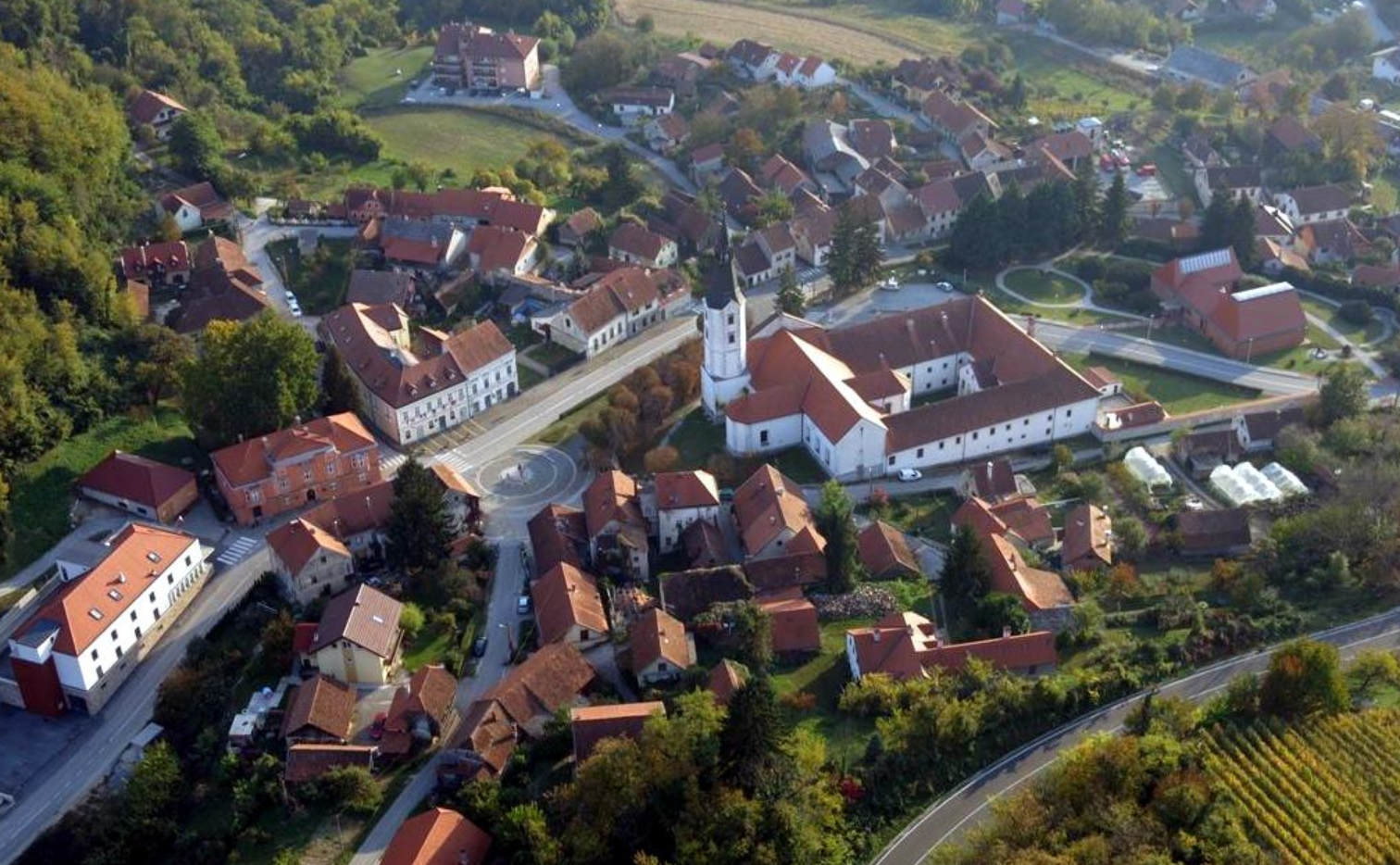 Klanjec - Franjevački samostan i crkva Navještenja Blažene Djevice Marije - Szűz Mária bemutatása plébániatemplom és ferences kolostor