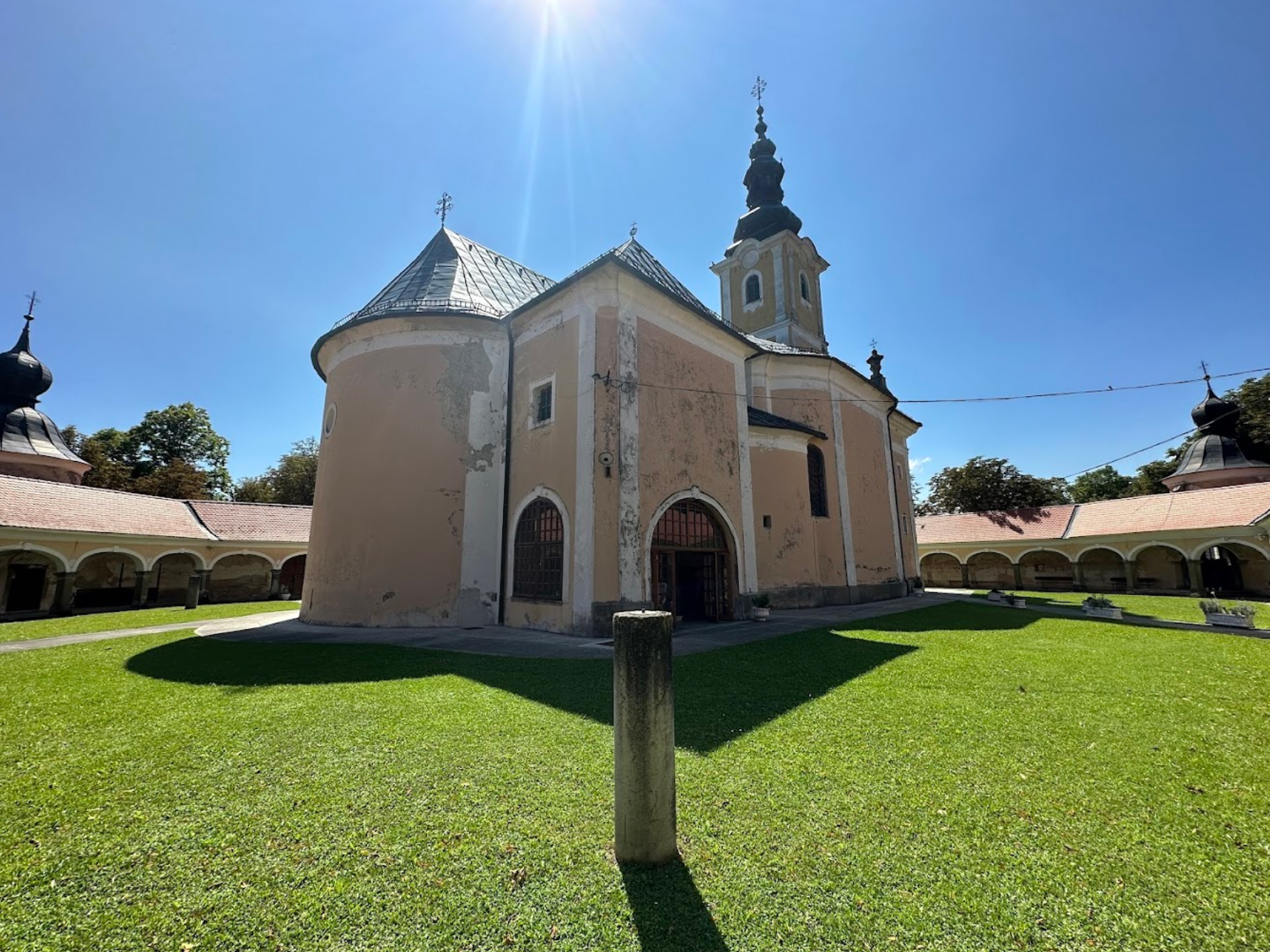 Trški Vrh - Crkva svete Marije/Majke Božje Jeruzalemske na Trškom vrhu - Jeruzsálemi Szűzanya-templom a Trstki-hegyen