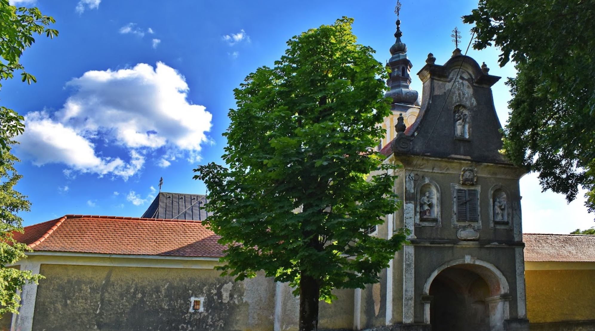 Trški Vrh - Crkva svete Marije/Majke Božje Jeruzalemske na Trškom vrhu - Jeruzsálemi Szűzanya-templom a Trstki-hegyen