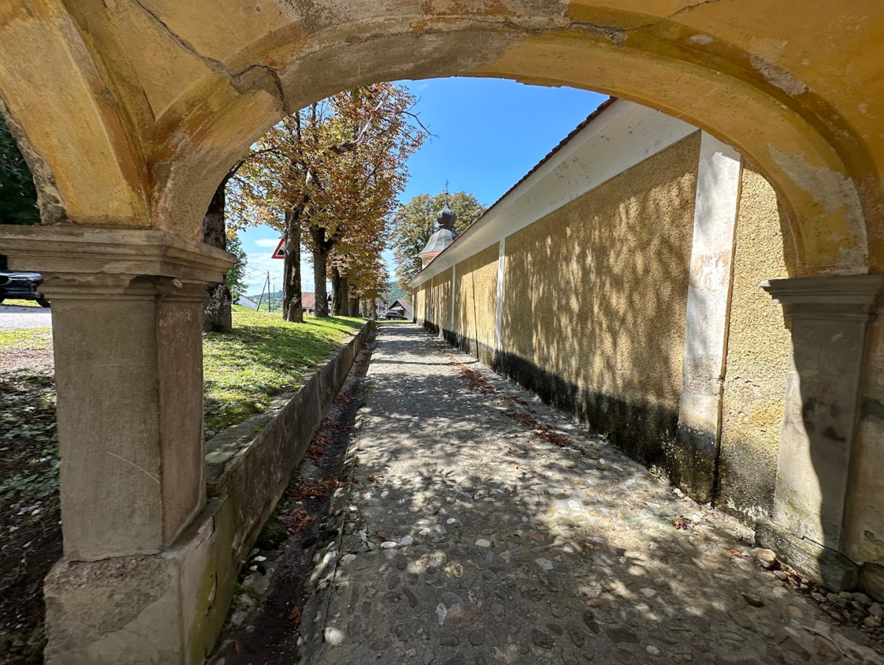 Trški Vrh - Crkva svete Marije/Majke Božje Jeruzalemske na Trškom vrhu - Jeruzsálemi Szűzanya-templom a Trstki-hegyen