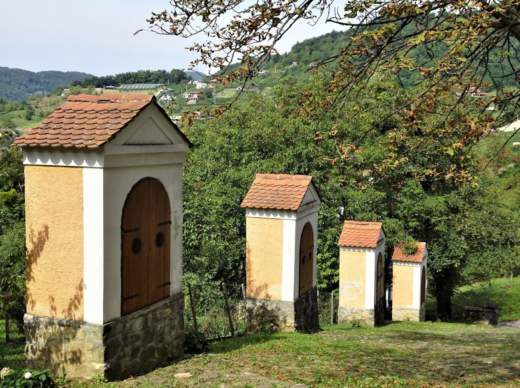 Trški Vrh - Crkva svete Marije/Majke Božje Jeruzalemske na Trškom vrhu - Jeruzsálemi Szűzanya-templom a Trstki-hegyen