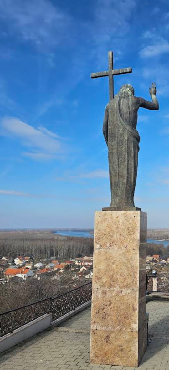 Aljmaš - Almás - Kip Isusa Uskrsnuloga - Feltámadott Krisztus-szobra a keresztút végén