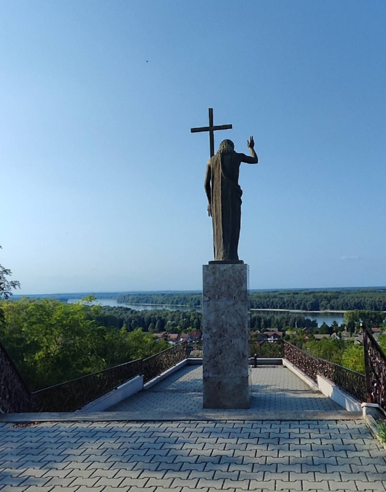Aljmaš - Almás - Kip Isusa Uskrsnuloga - Feltámadott Krisztus-szobra a keresztút végén