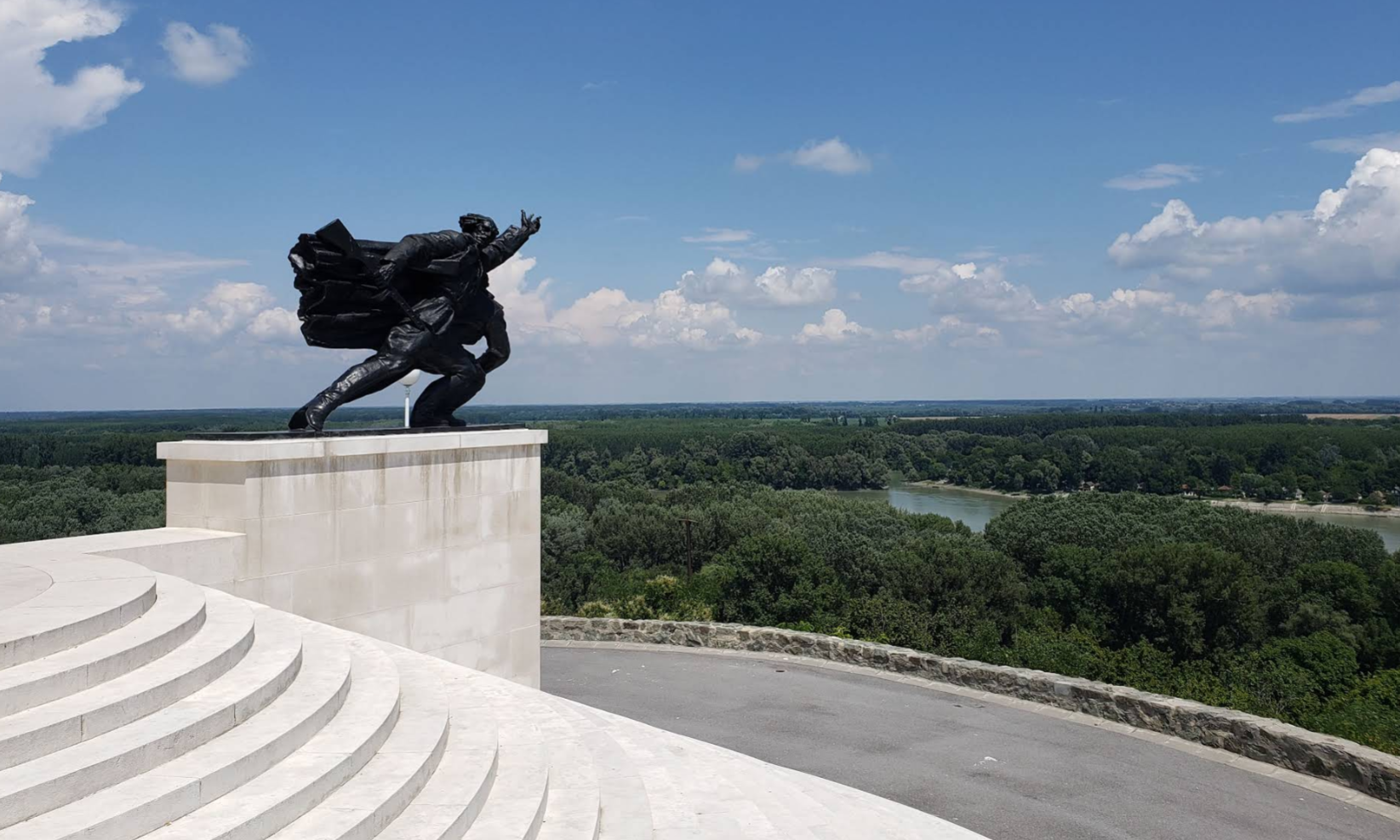 Batina - Kiskőszeg - Memorijalni kompleks Batinska bitka (Julka) i vidikovac - szovjet emlékmű, obeliszk és kilátópont