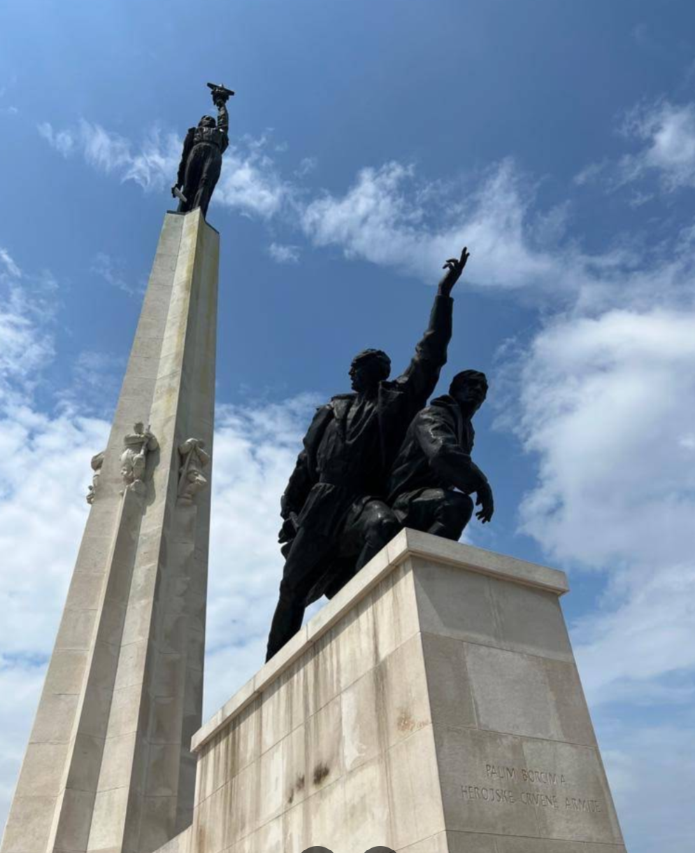 Batina - Kiskőszeg - Memorijalni kompleks Batinska bitka (Julka) i vidikovac - szovjet emlékmű, obeliszk és kilátópont