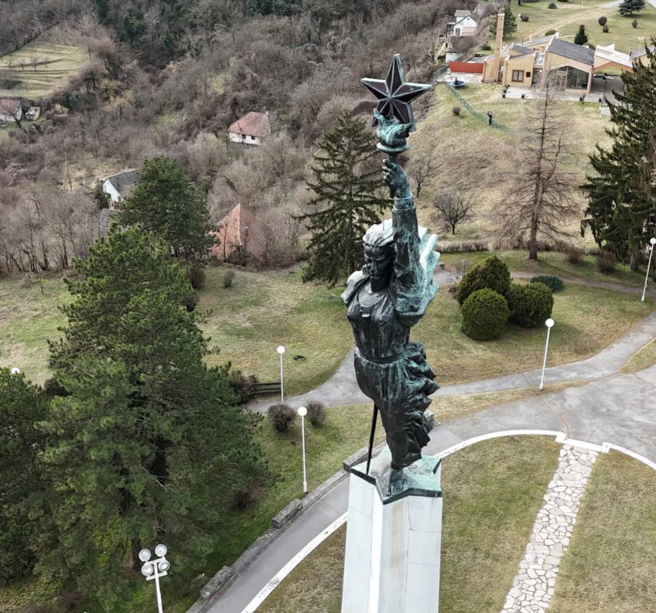Batina - Kiskőszeg - Memorijalni kompleks Batinska bitka (Julka) i vidikovac - szovjet emlékmű, obeliszk és kilátópont