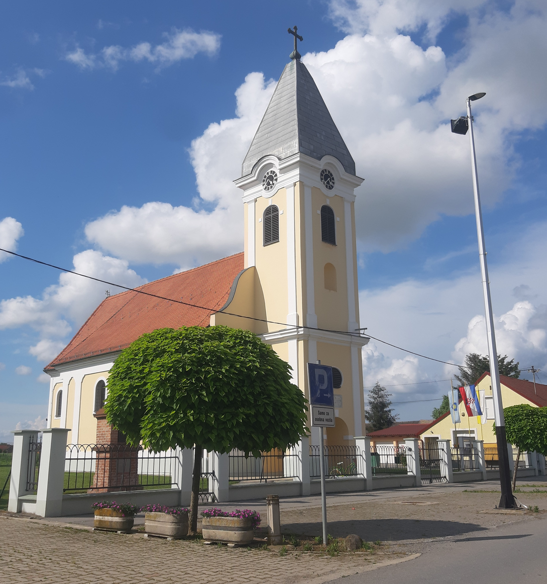 Čepin - Csepin - Župna crkva Presvetog Trojstva - Szentháromság-plébániatemplom
