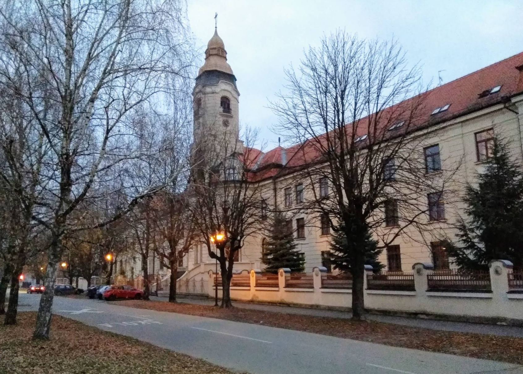 Đakovo - Diakovár - Crkva i samostan Milosrdnih sestara Svetoga Križa - Szent Kereszt templom és Irgalmas Nővérek kolostora
