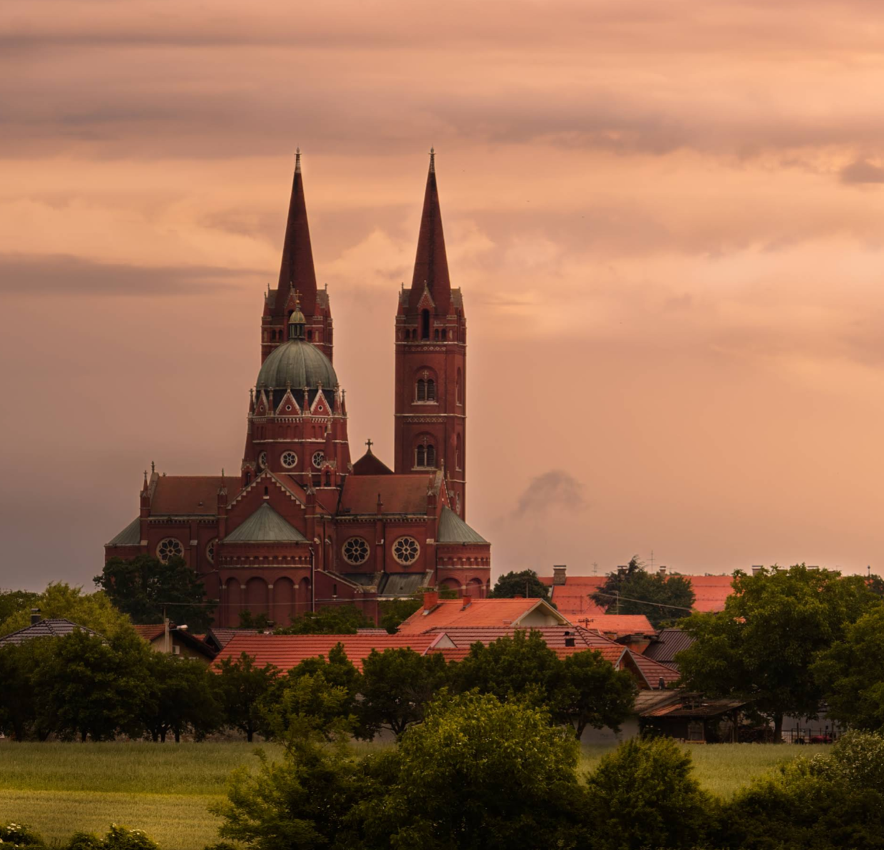 Đakovo - Diakovár - Đakovačka katedrala Svetog Petra i Biskupski dvor - Szent Péter székesegyház és püspöki palota