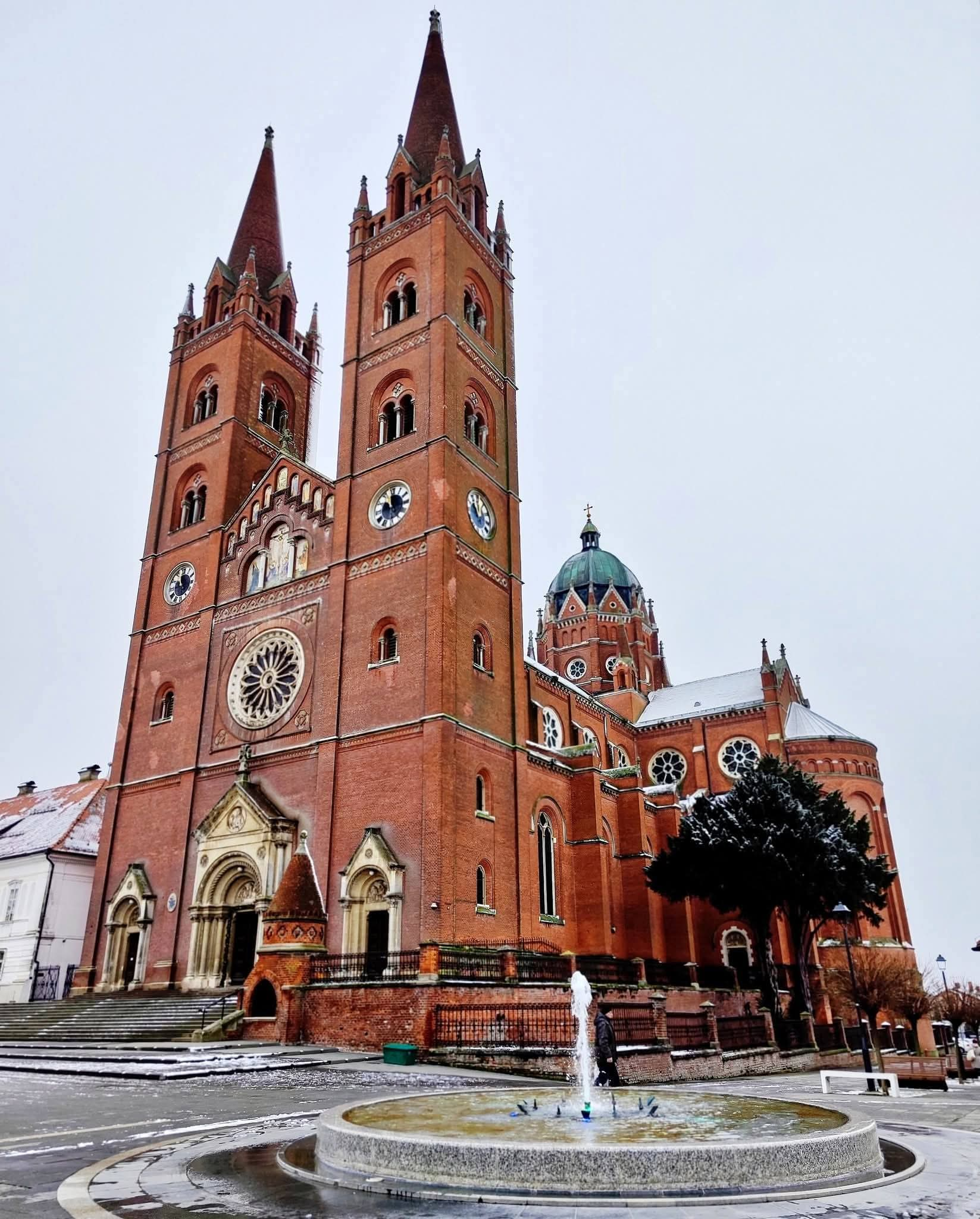 Đakovo - Diakovár - Đakovačka katedrala Svetog Petra i Biskupski dvor - Szent Péter székesegyház és püspöki palota