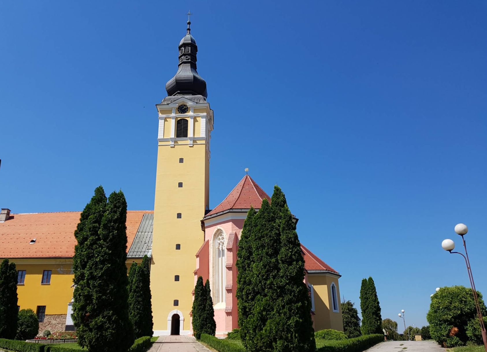 Našice - Nekcse - Župna crkva sv. Antuna Padovanskog - Páduai Szent Antal-plébániatemplom