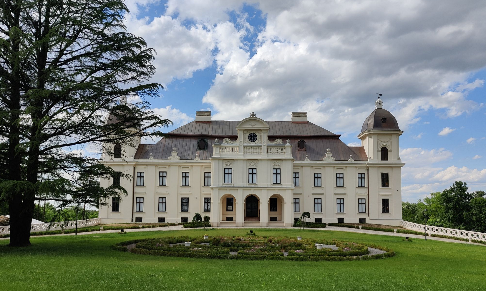 Našice - Nekcse - Dvorac Pejačević/Zavičajni muzej/Gradska knjižnica - Pejácsevich-kastély, nagykastély/Helytörténeti múzeum/Városi könyvtár