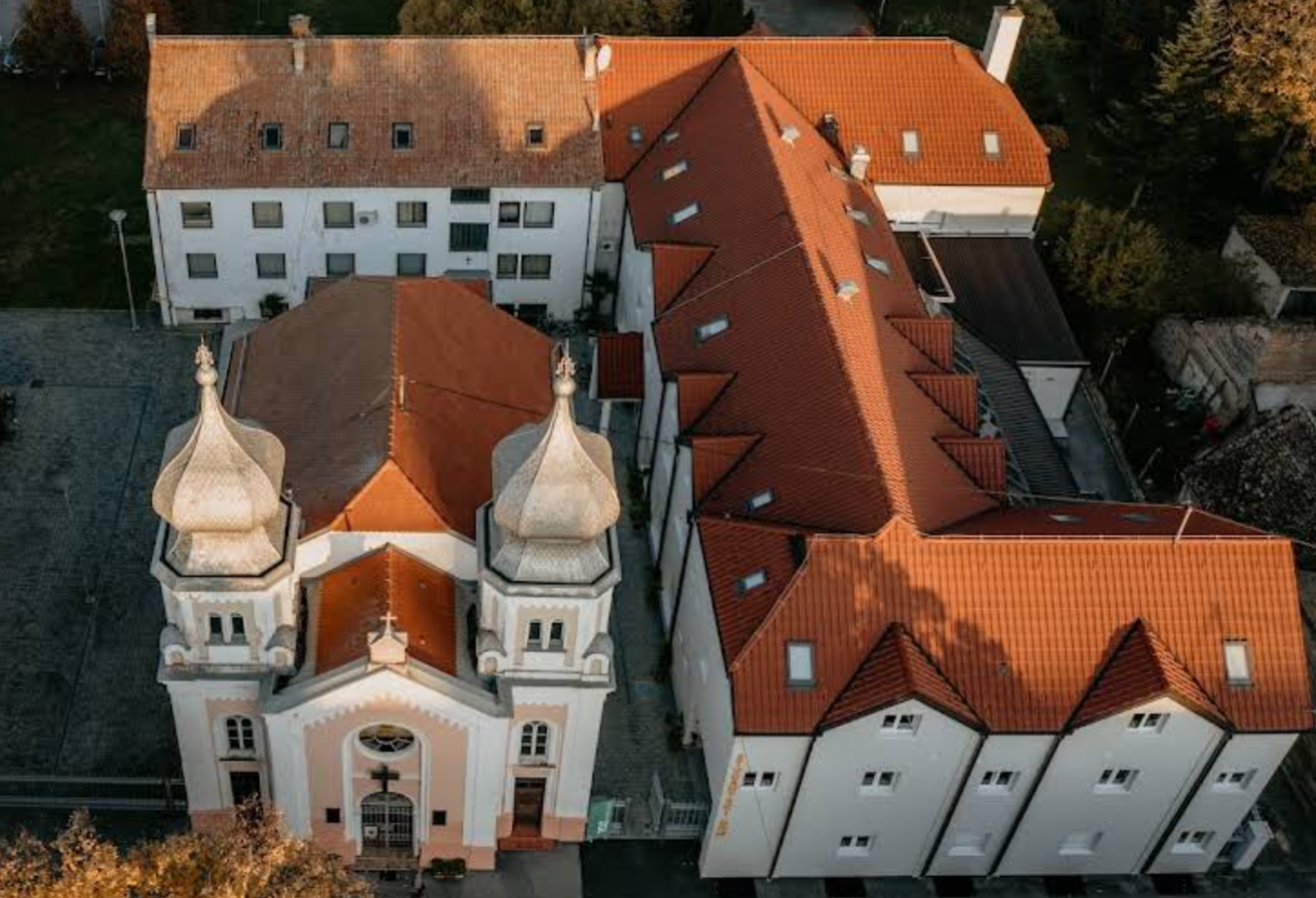 Osijek - Eszék - Donjogradska sinagoga, evanđeoska pentekostna crkva Radosne vijesti - alsóvárosi zsinagóga, ma Evangélikus Pünkösdi Egyház temploma